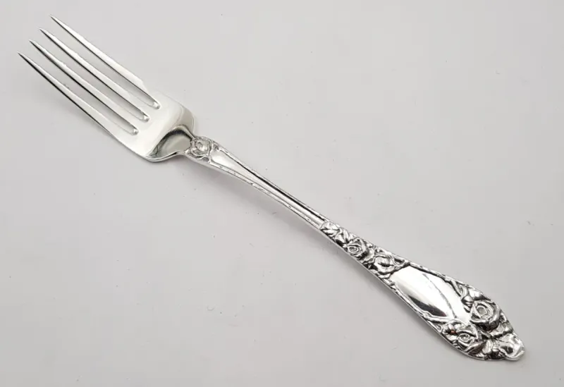 Opphøyd rose: Liten spisegaffel 18,5 cm.