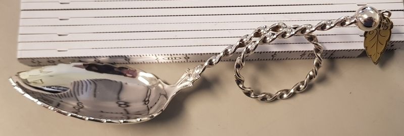Sukkerstrø skje 11,7 cm med blad.