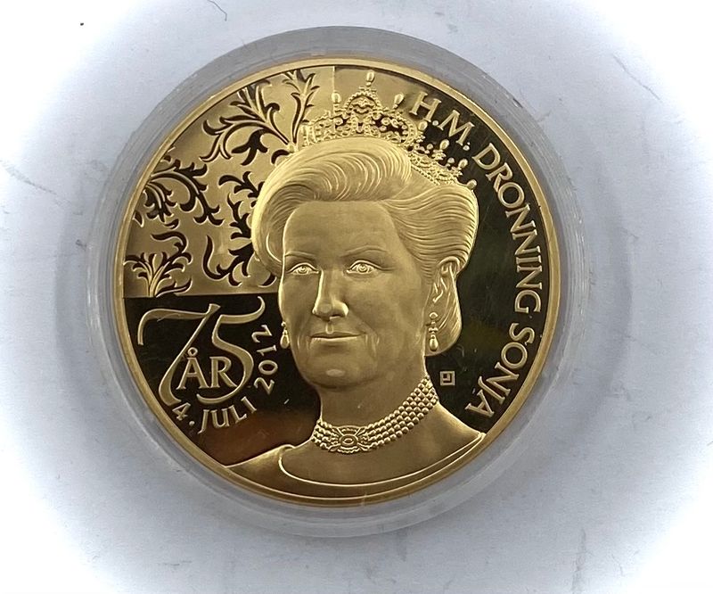 Kongeriket Norge - 75 år 4. Juli 2012 H.M.Dronning Sonja