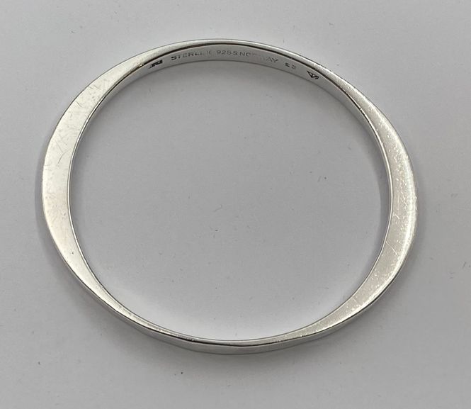 Hovedbilde Hamret armring i 925 sølv Tone Vigeland
