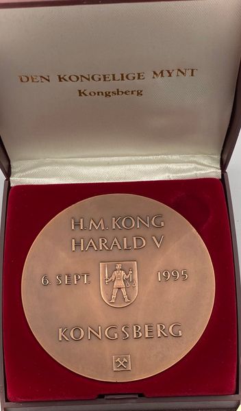 Hovedbilde H.M.Kong Harald V. 6.Sept. 1995. Bronse 